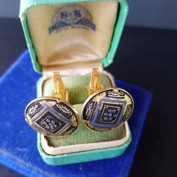 Damascene Round Geometric Cufflinks - Picture 6 of 10